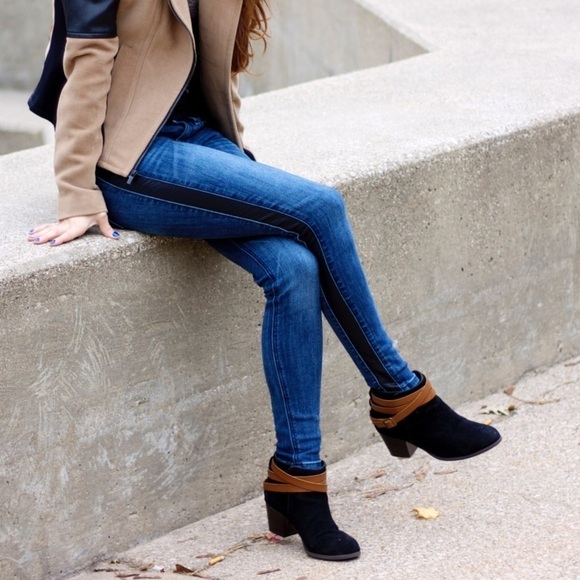 DV by Dolce Vita Strappy Black Ankle Booties - Picture 1 of 13